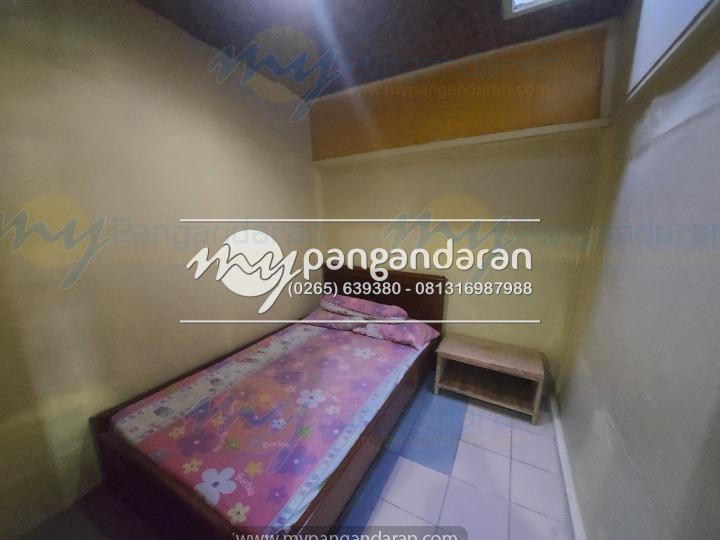 Tampilan kamar tidur rumah mang adang pangandaran